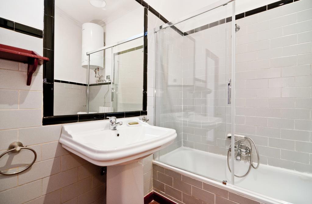 Apartamentos Madrid Retiro Værelse billede